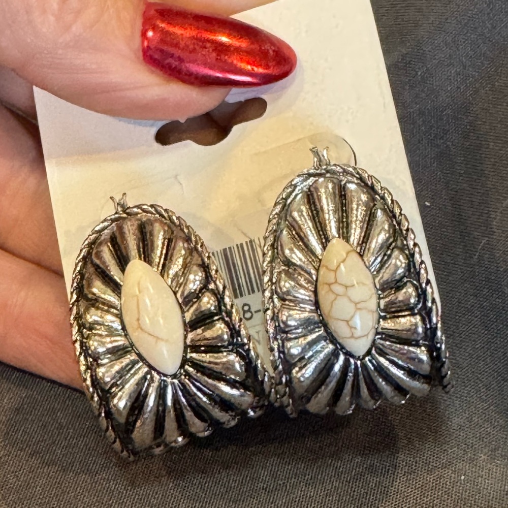 ICON COLLECTION Silver and Cream Western Earrings - Picture 2 of 3